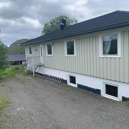 Leilighet Med Balkong Og Havutsikt Pa Napp. Extérieur photo