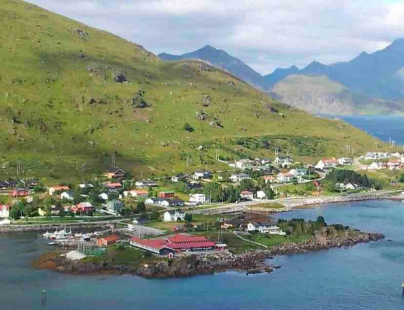 Leilighet Med Balkong Og Havutsikt Pa Napp. Extérieur photo