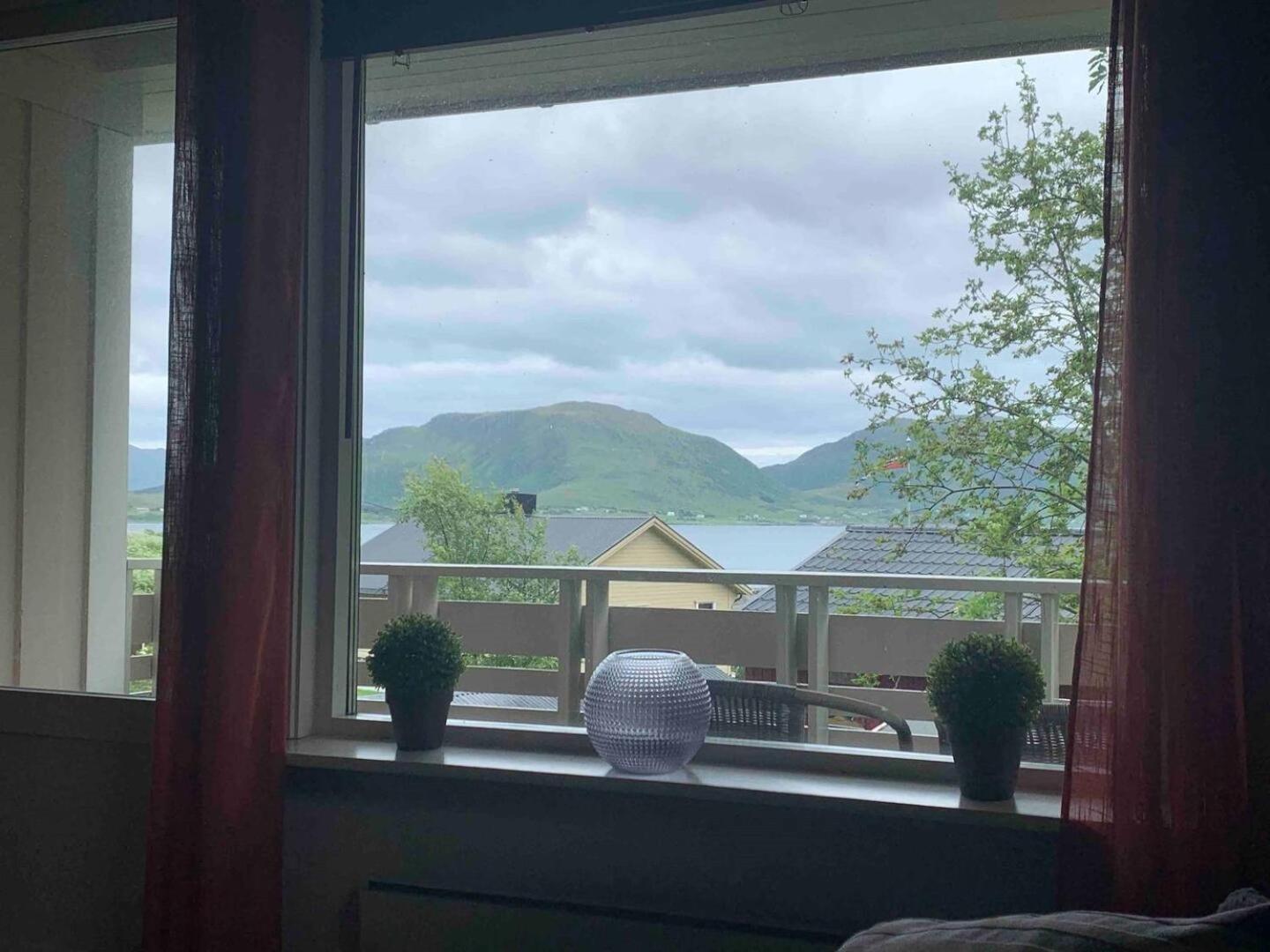 Leilighet Med Balkong Og Havutsikt Pa Napp. Extérieur photo