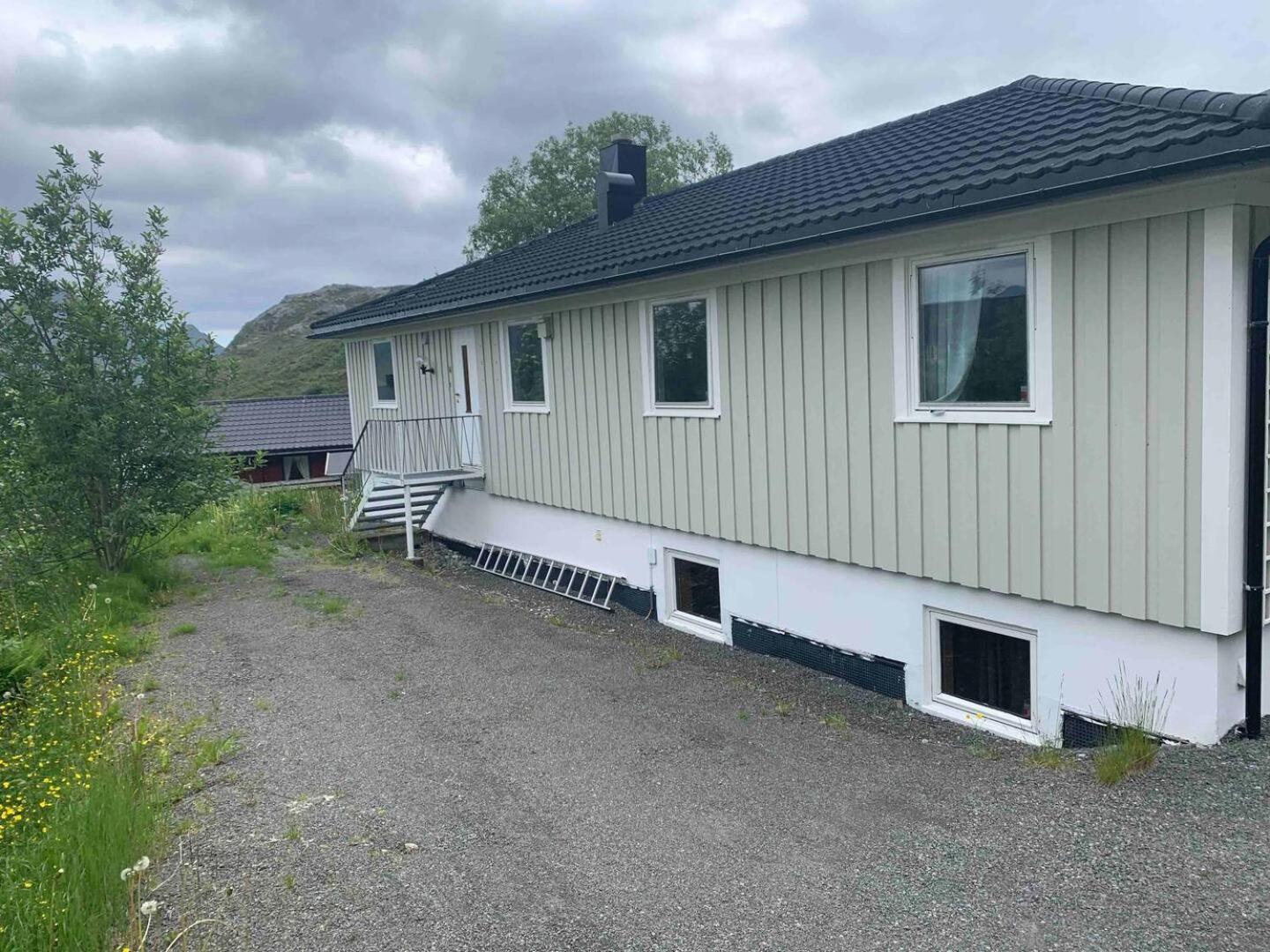 Leilighet Med Balkong Og Havutsikt Pa Napp. Extérieur photo